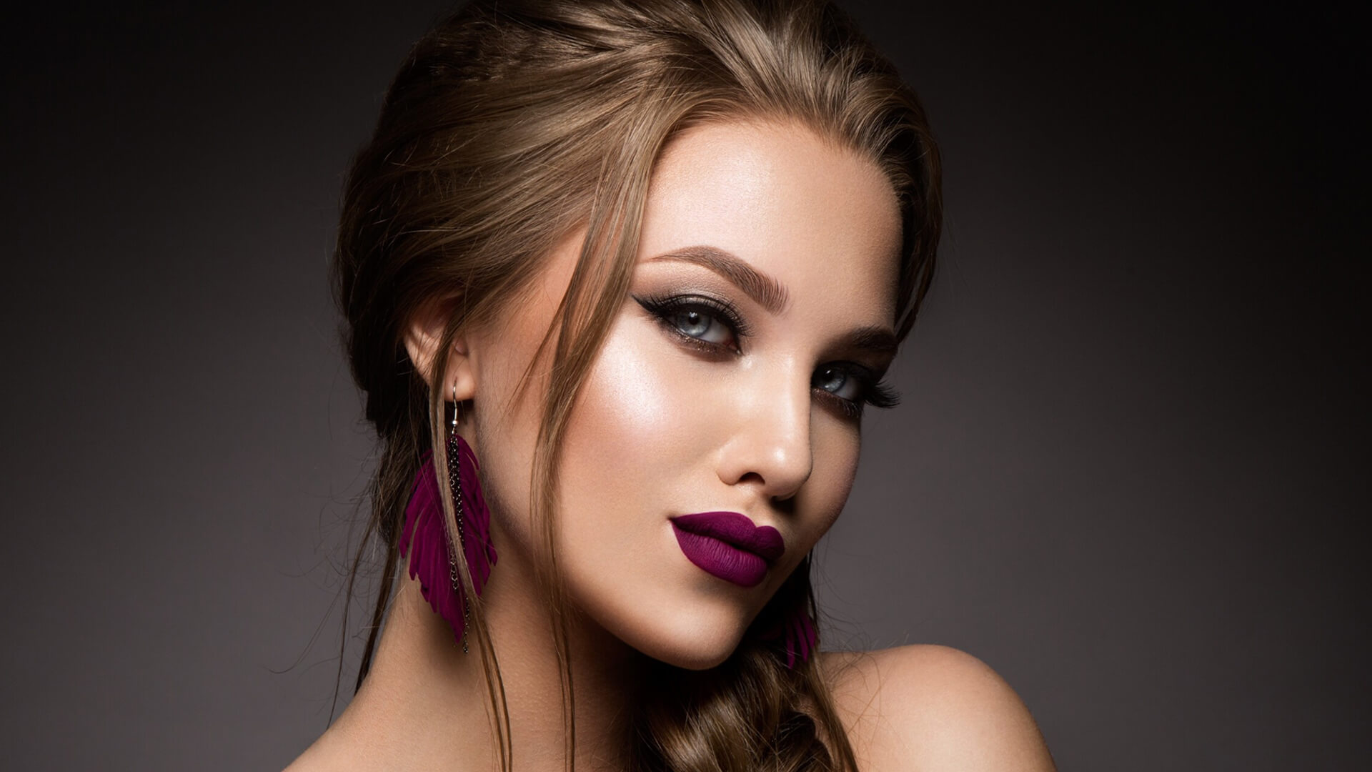 freelance makeup artist in Noida